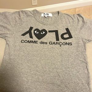Come des Garcías women T-shirt its size medium But feels like extra small
